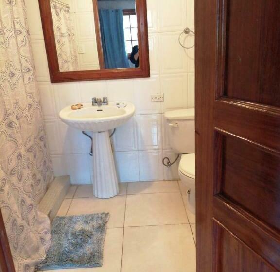 بنسيون Gaia Lodge