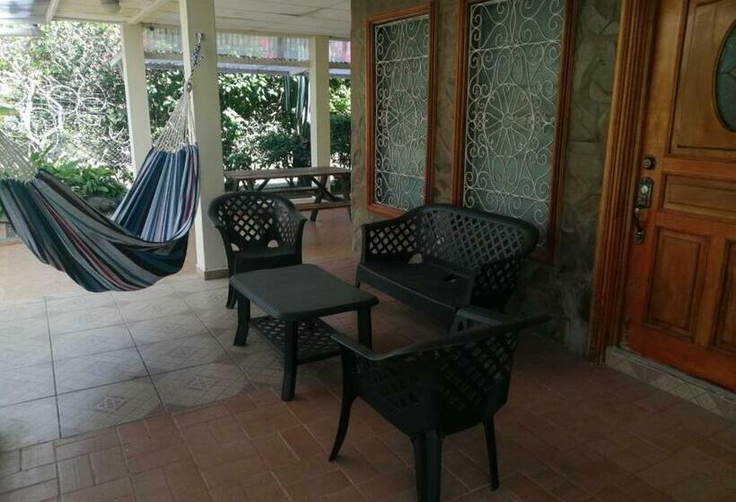 بنسيون Gaia Lodge