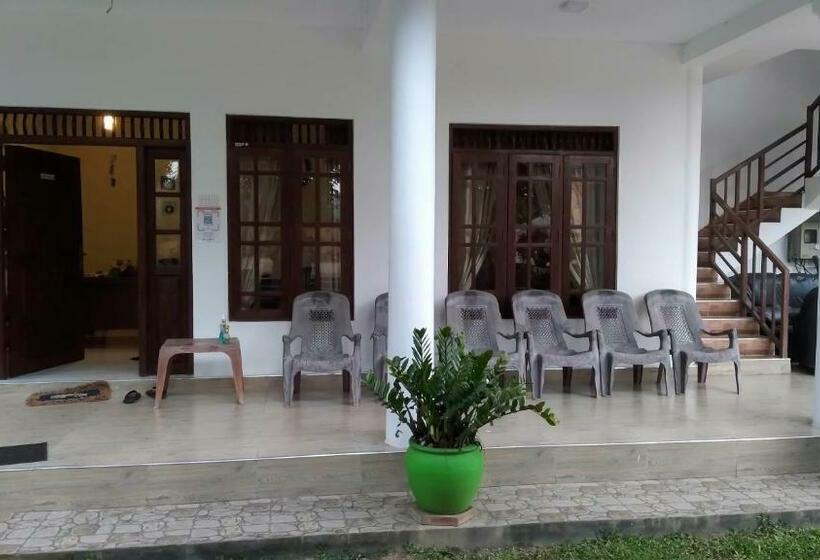 Пансион Gambeera Guest & Rest