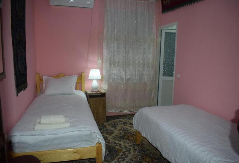 ペンション Musobek Guest House