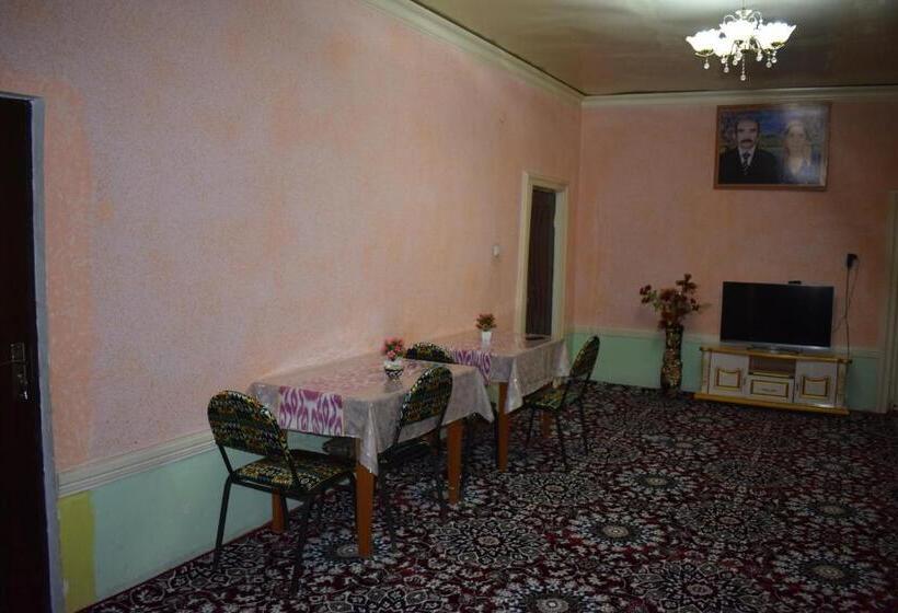 ペンション Musobek Guest House