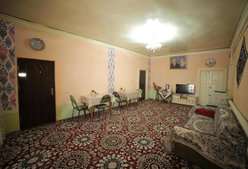 ペンション Musobek Guest House