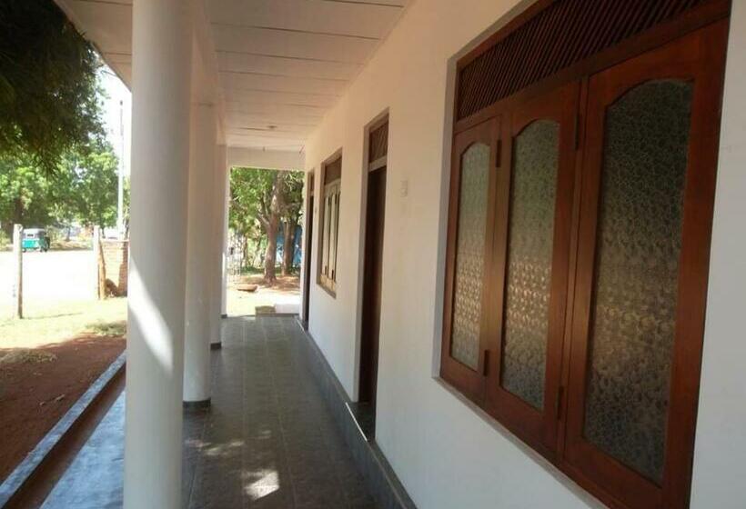 بنسيون Rest At Katharagama