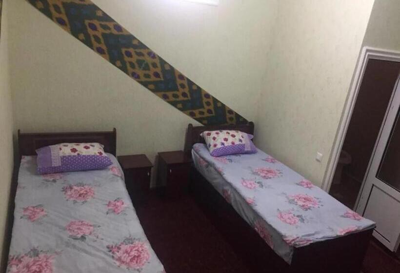 פנסיון Tohir Ota Guest House