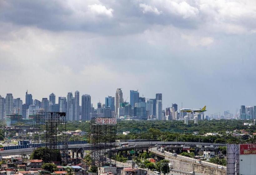 Spacious Penthouse Near Naia With 24 7 Convenience