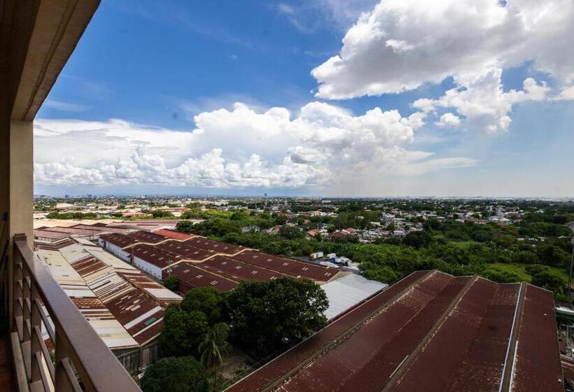 Spacious Penthouse Near Naia With 24 7 Convenience