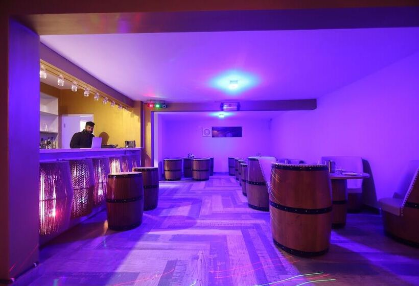 Smuggler Resort Near Khatusham & Hadimba Temple With Parking & Swimming Pool