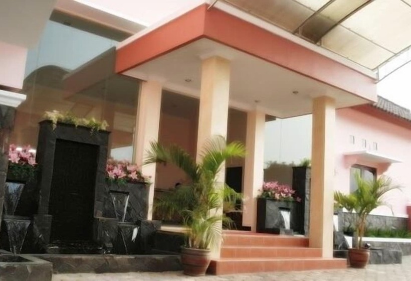 호텔 Atrium Resort &