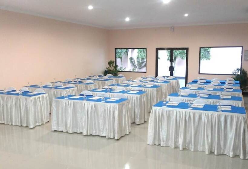 호텔 Atrium Resort &