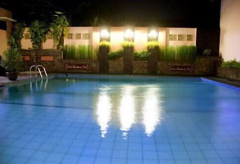 호텔 Atrium Resort &