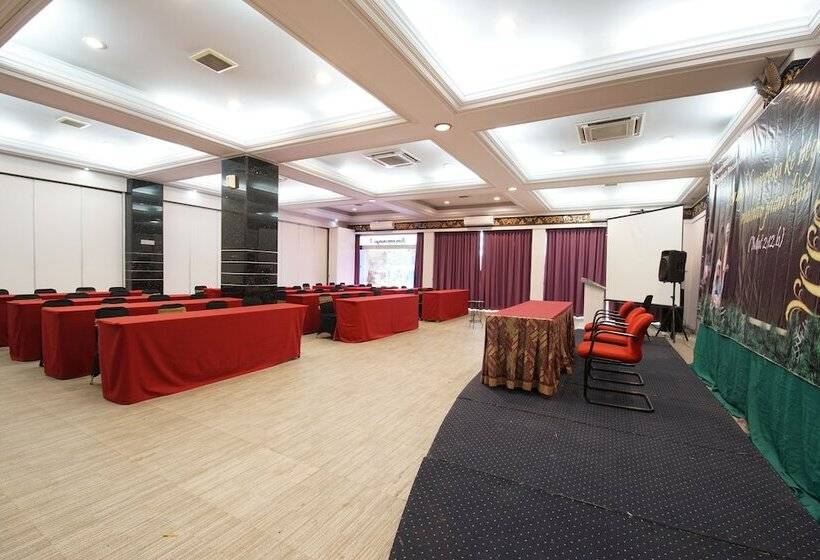 ホテル New Puri Garden Bandara Semarang