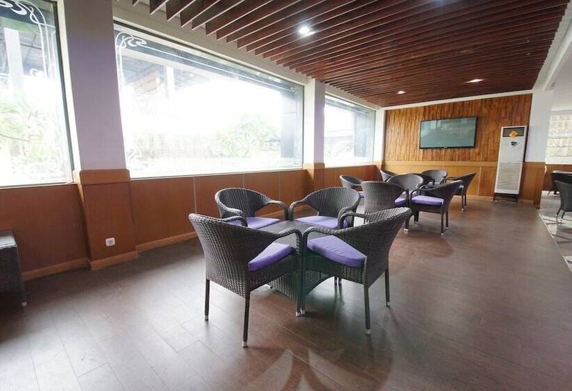 ホテル New Puri Garden Bandara Semarang