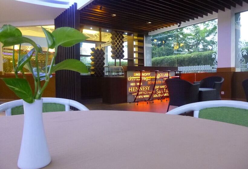 ホテル New Puri Garden Bandara Semarang