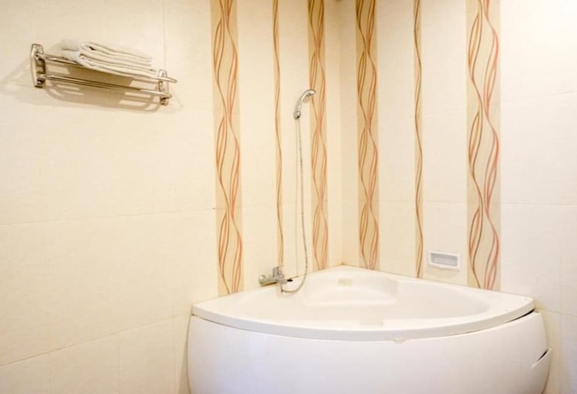 ホテル New Puri Garden Bandara Semarang