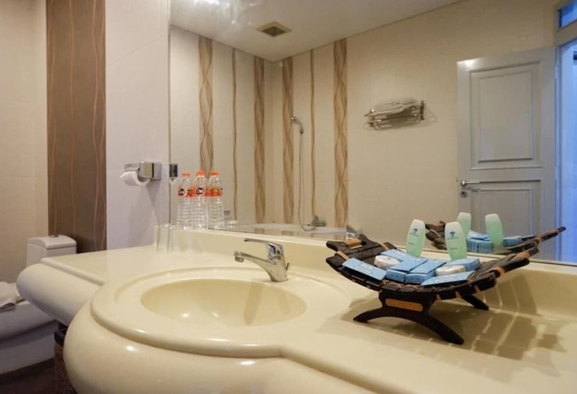 ホテル New Puri Garden Bandara Semarang