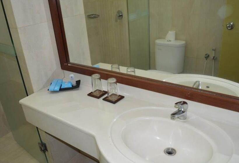 ホテル New Puri Garden Bandara Semarang