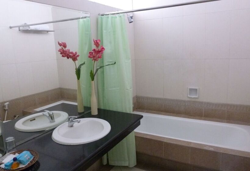 ホテル New Puri Garden Bandara Semarang