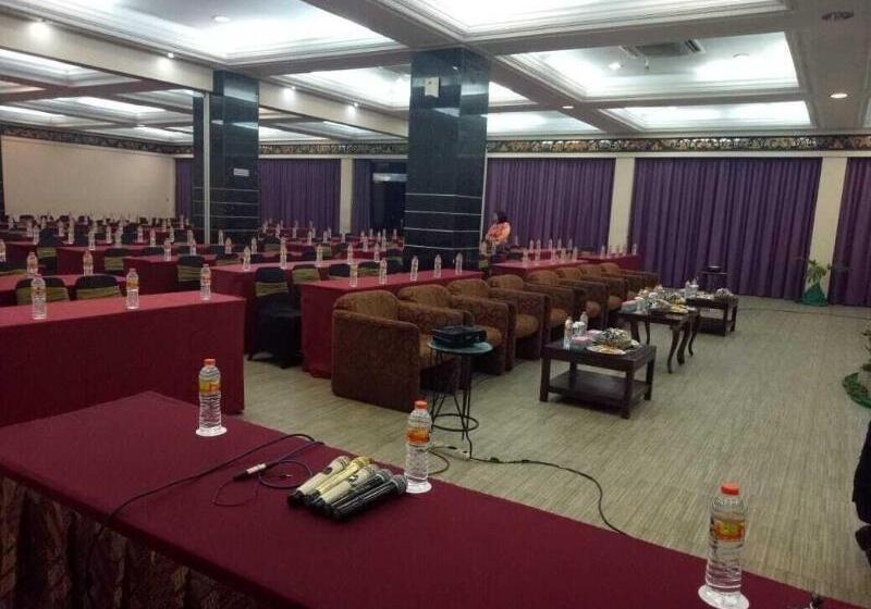 ホテル New Puri Garden Bandara Semarang