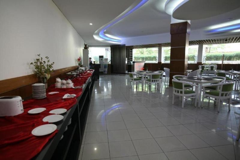 ホテル New Puri Garden Bandara Semarang