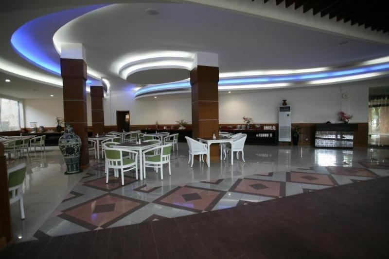 ホテル New Puri Garden Bandara Semarang