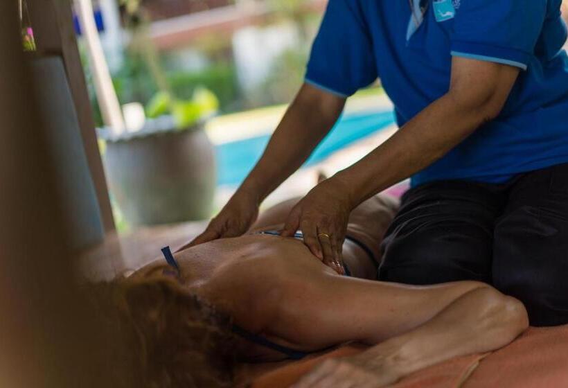 Coral Hotel Bangsaphan