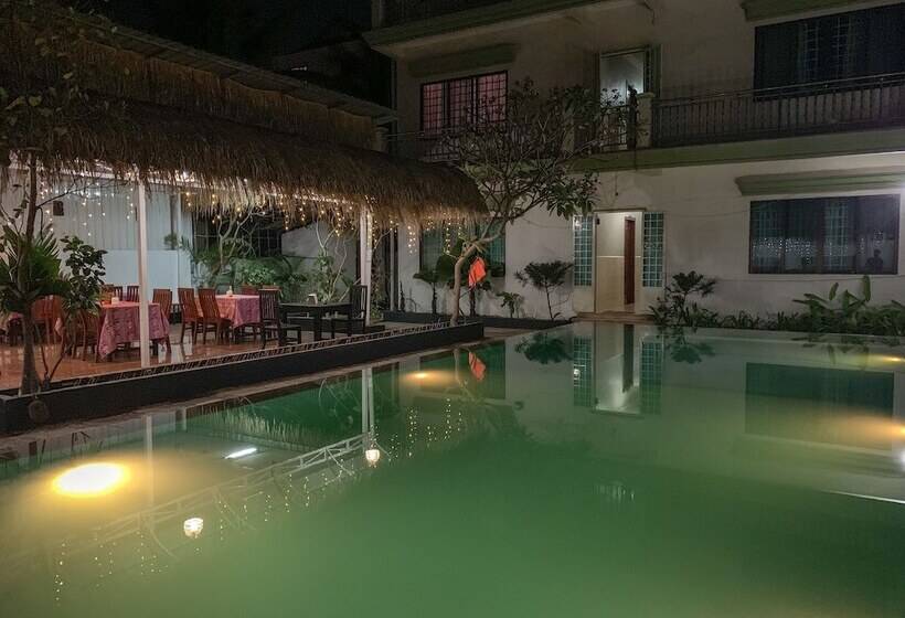 هتل Damnak Riverside Villa