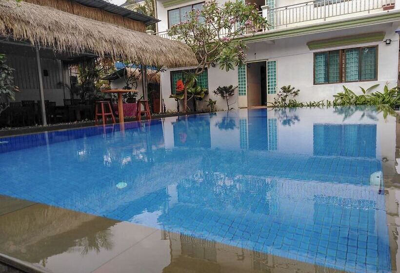 هتل Damnak Riverside Villa