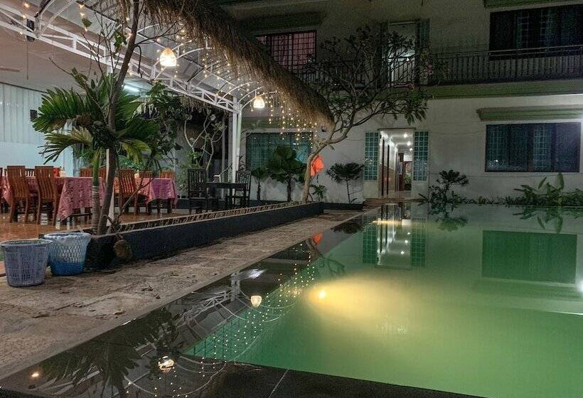 هتل Damnak Riverside Villa