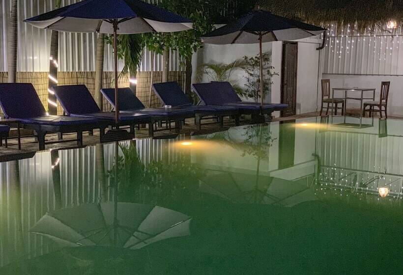 هتل Damnak Riverside Villa