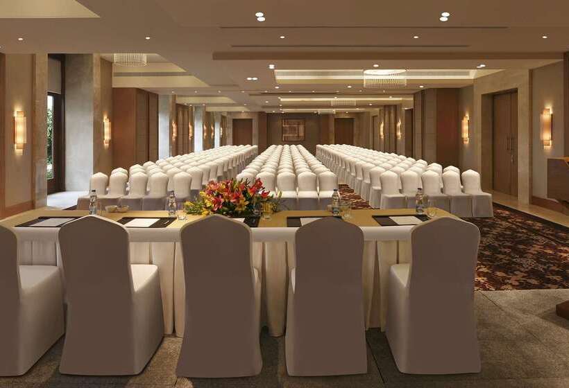 هتل Doubletree By Hilton  Agra