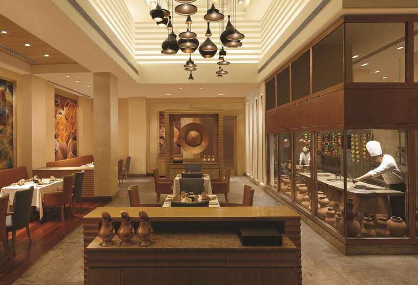 هتل Doubletree By Hilton  Agra