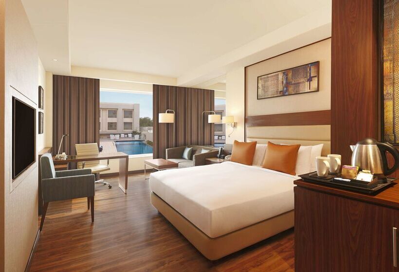 هتل Doubletree By Hilton  Agra