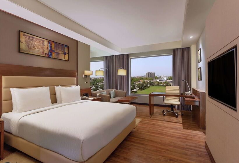 هتل Doubletree By Hilton  Agra