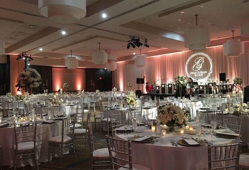 فندق Embassy Suites By Hilton Chicago Naperville