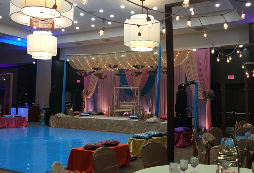 فندق Embassy Suites By Hilton Chicago Naperville