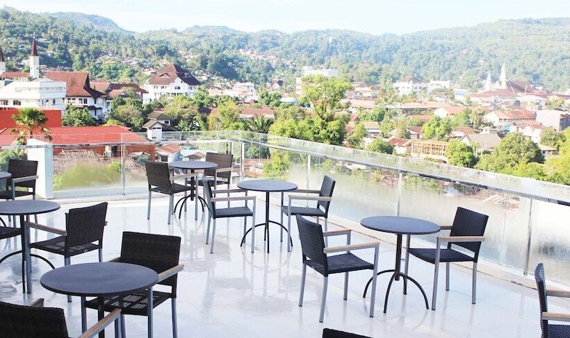 호텔 Everbright Ambon