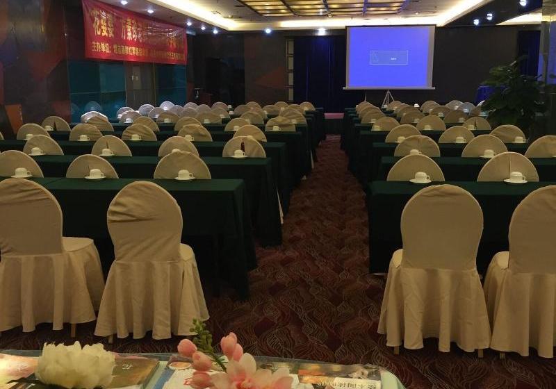 هتل Excemon Xinjiang Yilite