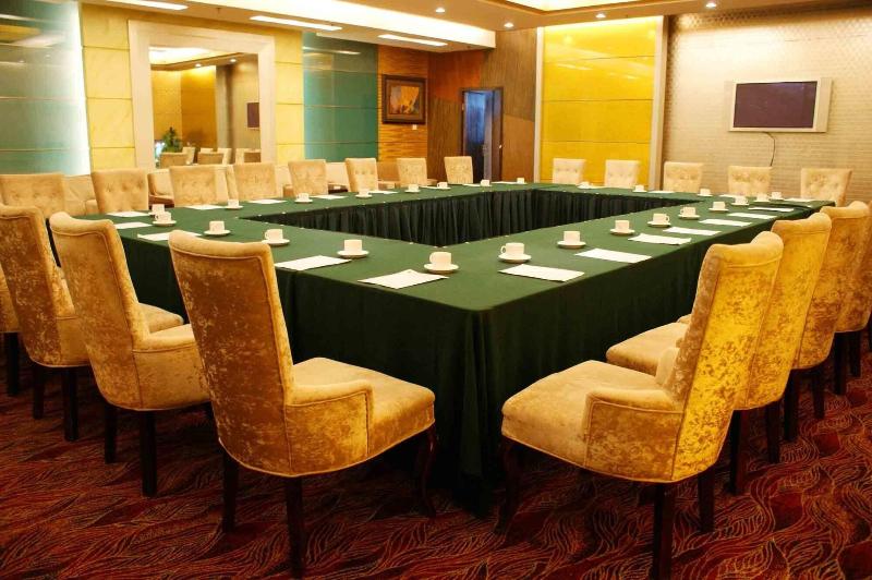 هتل Excemon Xinjiang Yilite