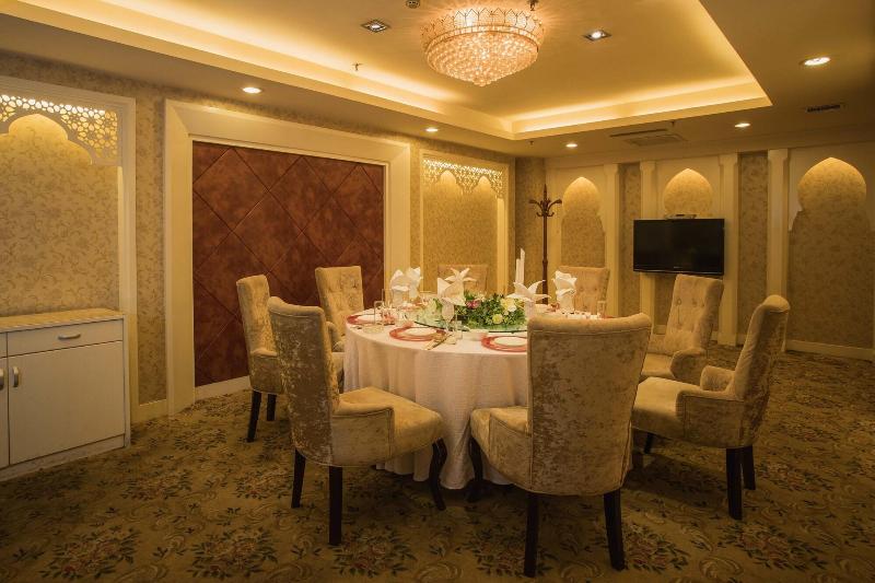 هتل Excemon Xinjiang Yilite