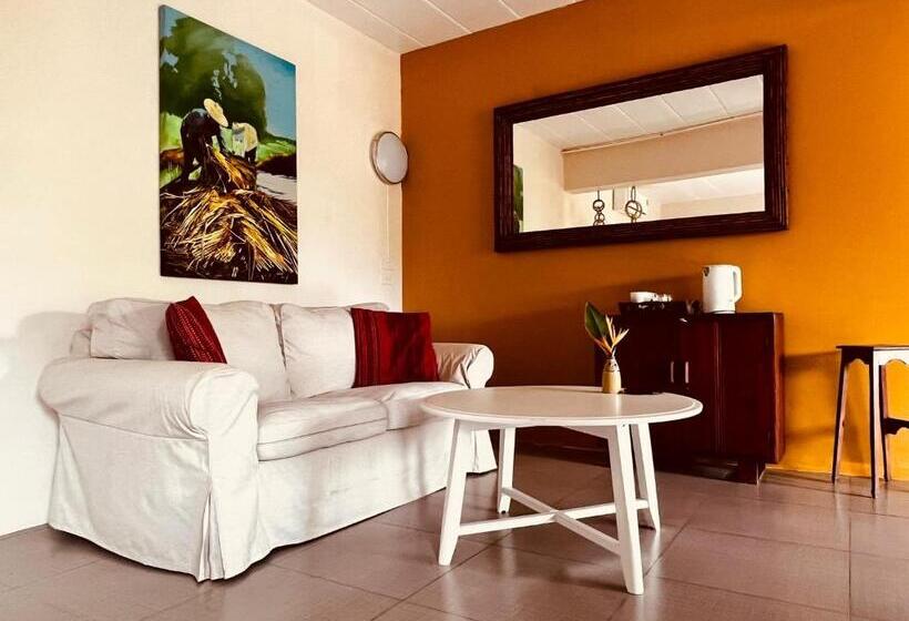 호텔 Good Time Sports Village Koh Mak