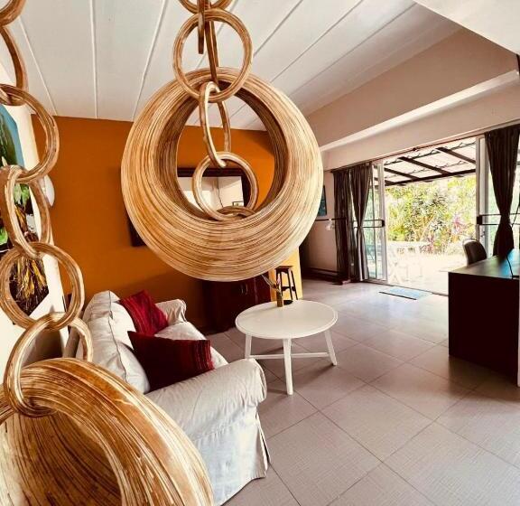 호텔 Good Time Sports Village Koh Mak