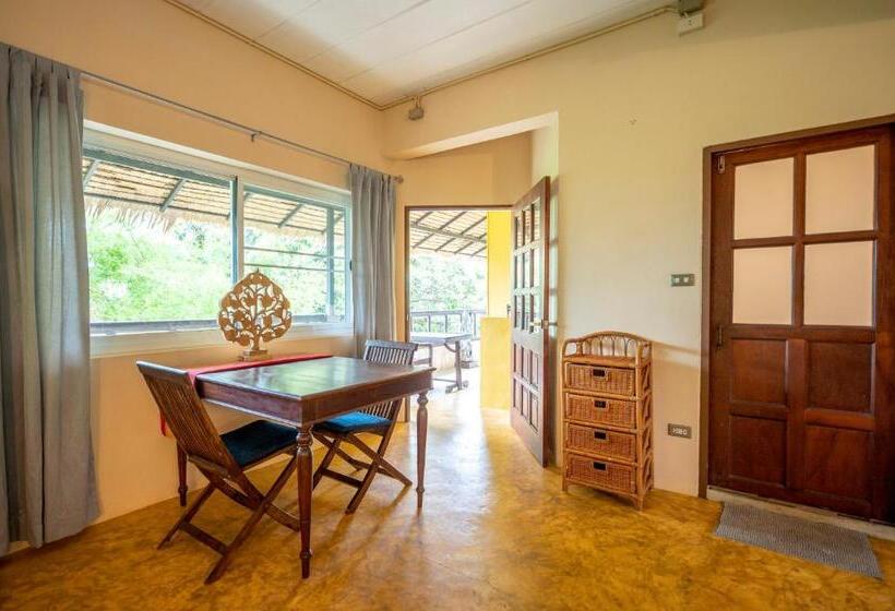 호텔 Good Time Sports Village Koh Mak