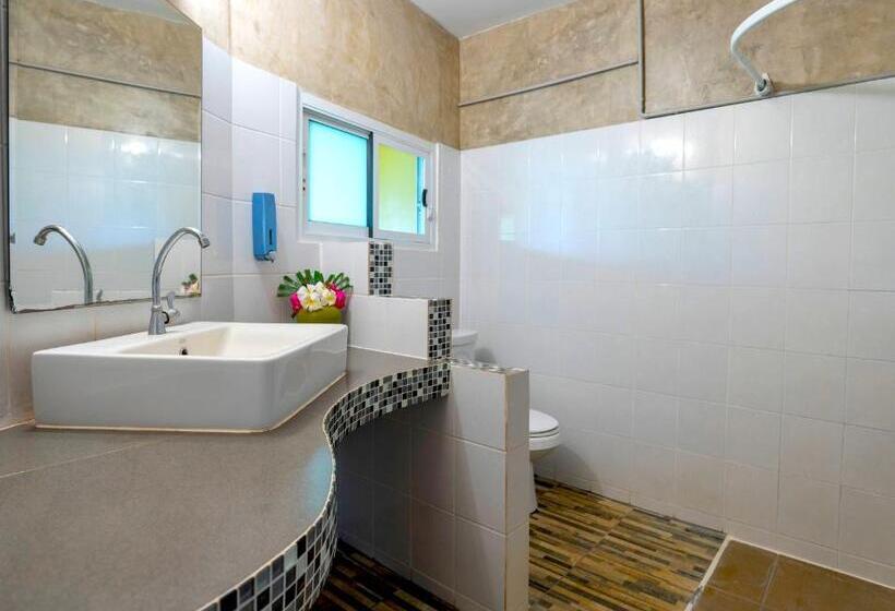 호텔 Good Time Sports Village Koh Mak