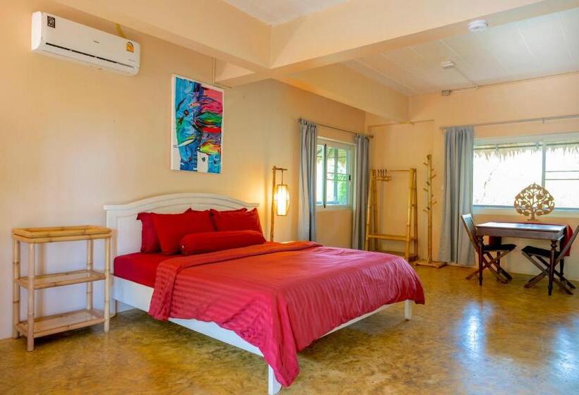 호텔 Good Time Sports Village Koh Mak