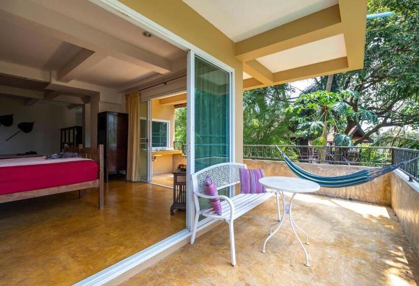 호텔 Good Time Sports Village Koh Mak