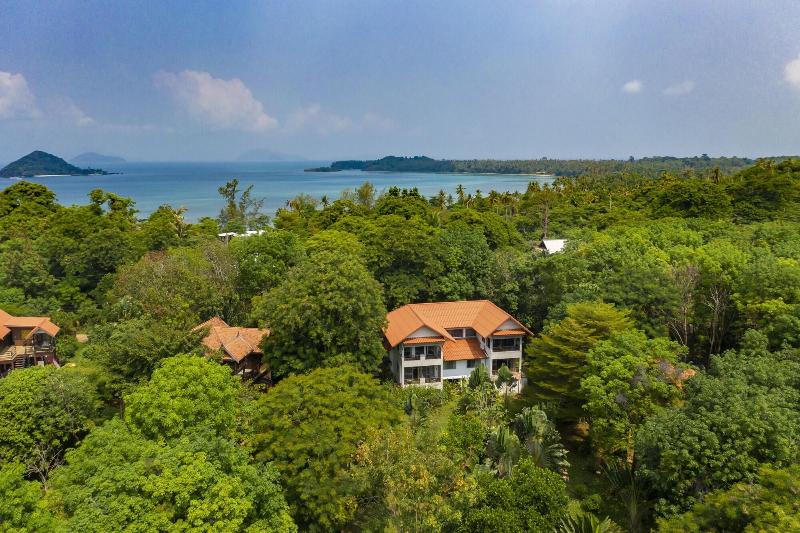 호텔 Good Time Sports Village Koh Mak