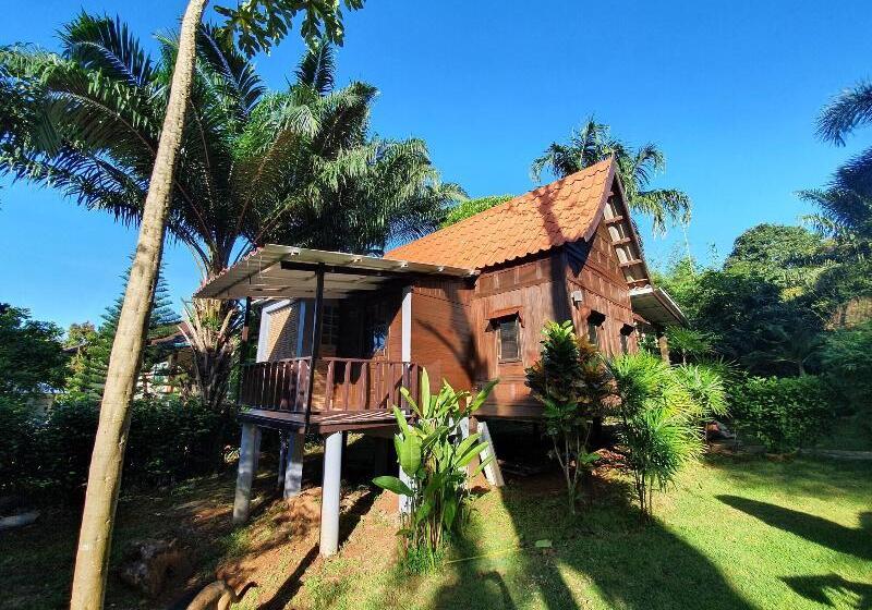 호텔 Good Time Sports Village Koh Mak