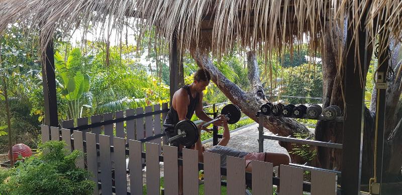 호텔 Good Time Sports Village Koh Mak