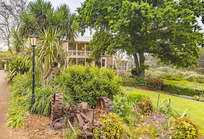 هتل Grand Mercure Basildene Manor