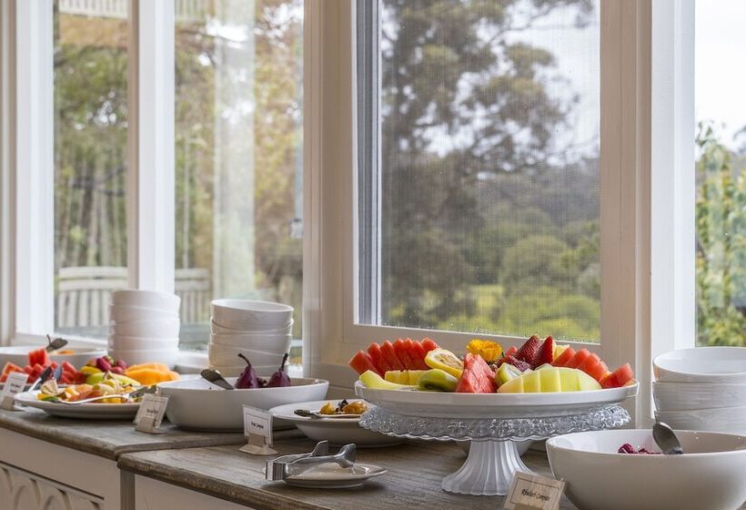 Отель Grand Mercure Basildene Manor